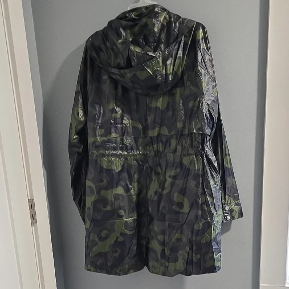 Anatomie Green and Black Trench Coat with Camouflage Design - Picture 11 of 16
